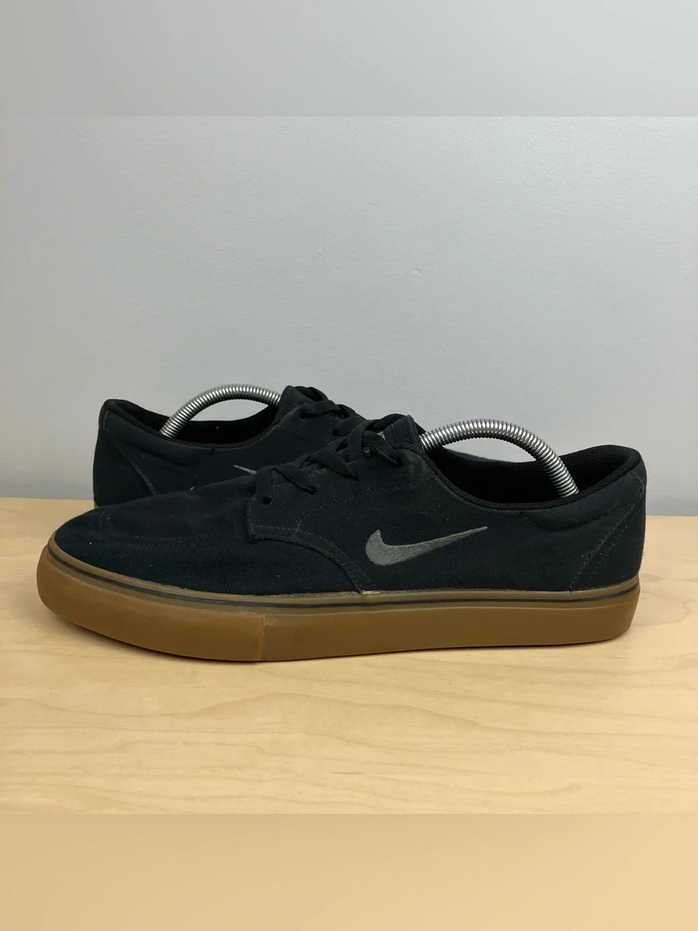 Nike Men’s Size 11.5 SB Clutch Black Canvas Gum Low Top Athletic Skate Shoes